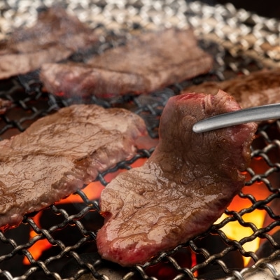 焼肉と相性抜群!お酒好き必見のドリンクメニュー meat on a grill with a tong